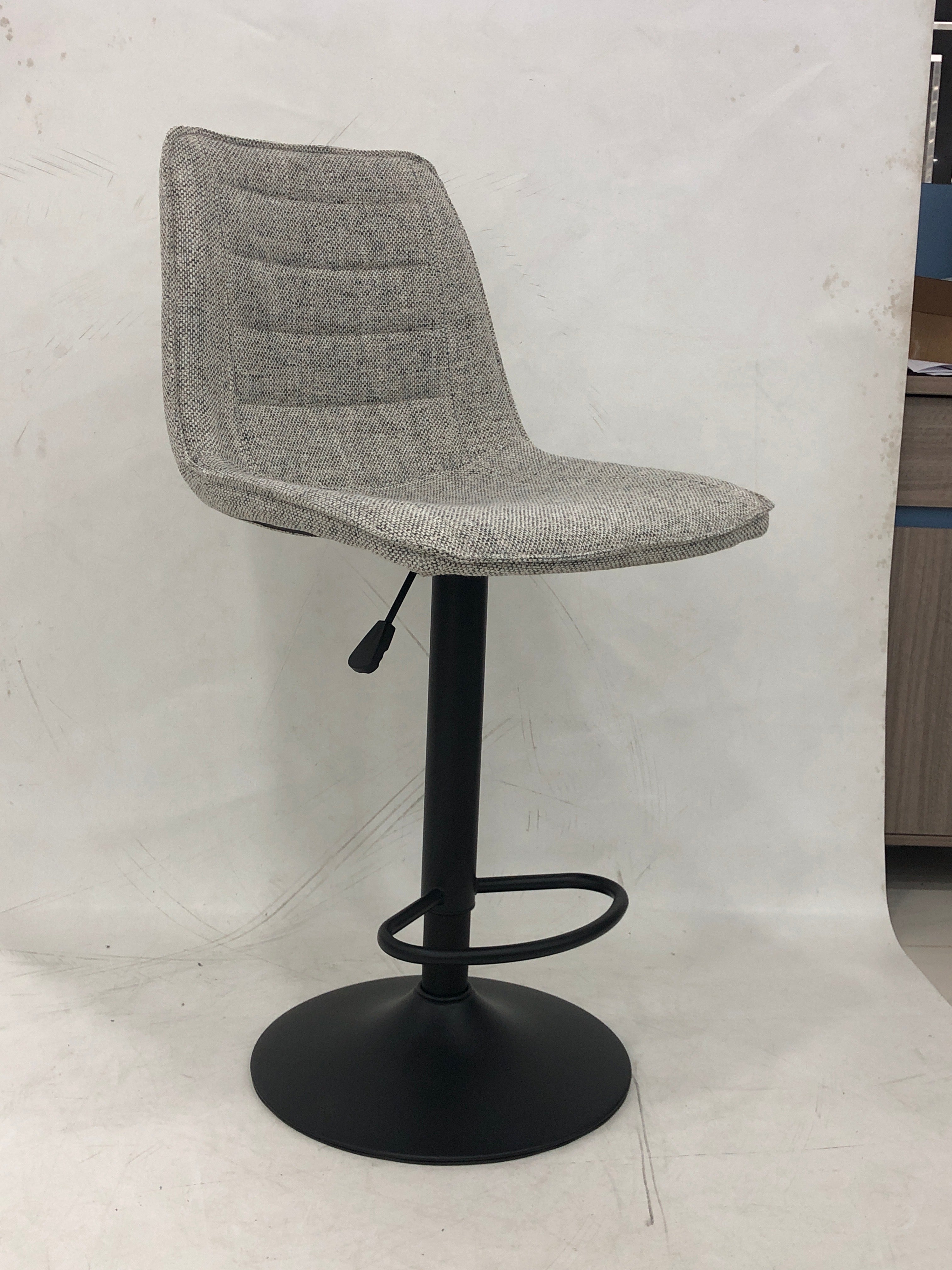 Silla de Bar Cuerina Beige Base Negra - vista 3 - Ref. 105-161
