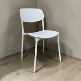 Silla Plastica Blanco en ambiente