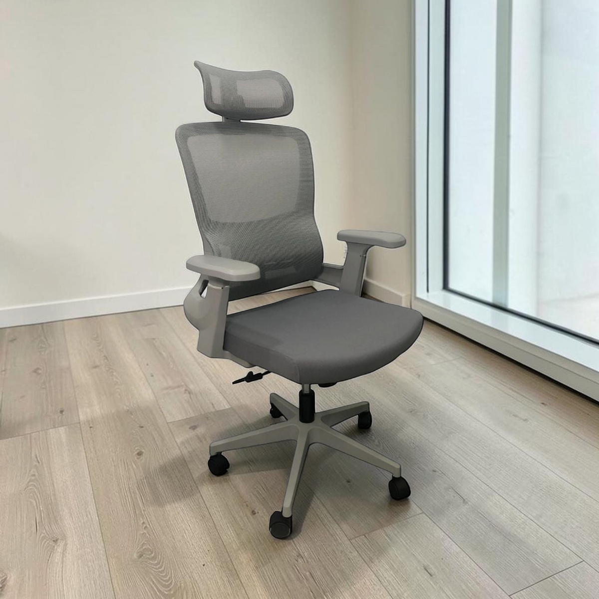 Silla de Oficina Ergonomica con Cabecera Gris en ambiente