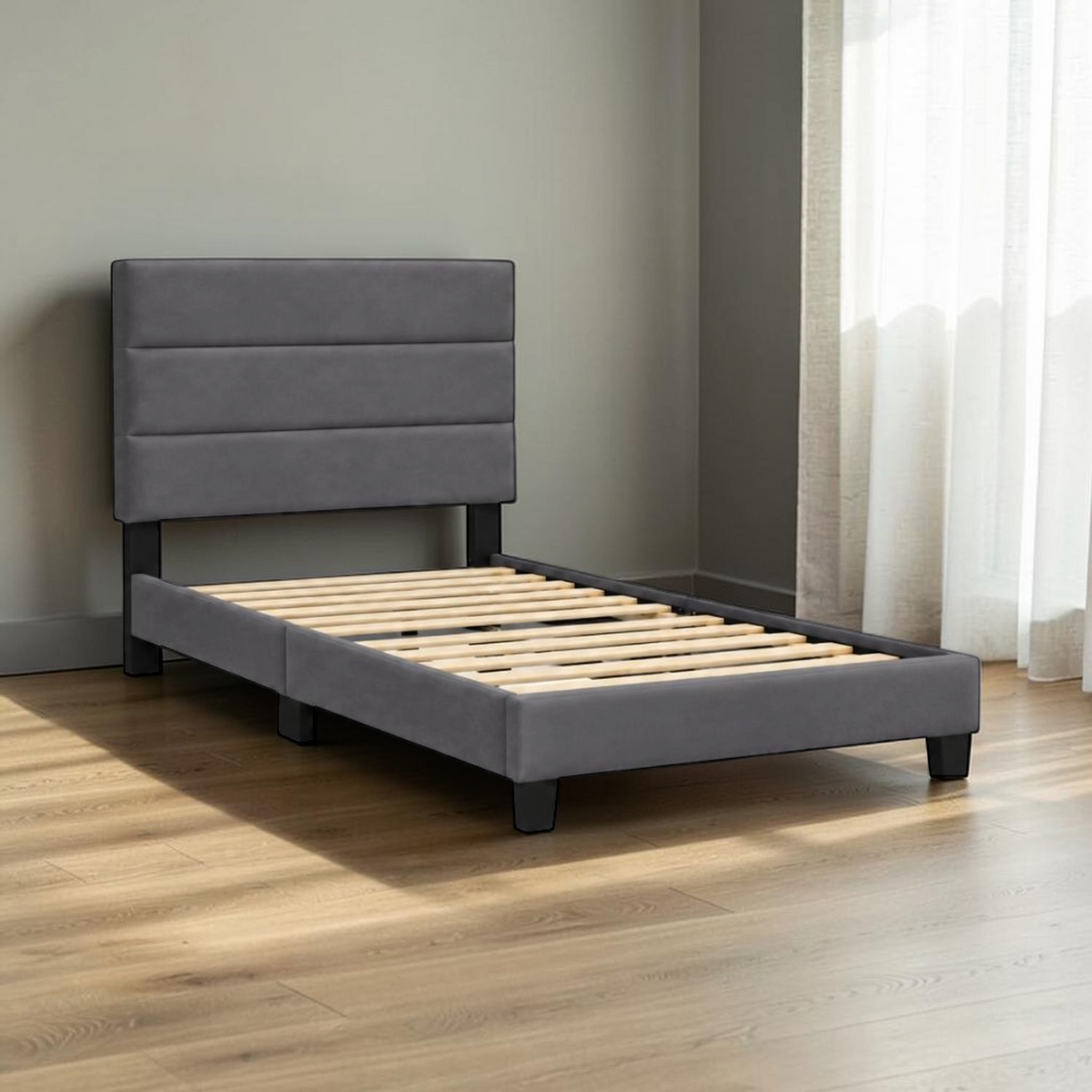 Cama Tapizada en Velvet con Cabecera de Franjas Horizontales en ambiente