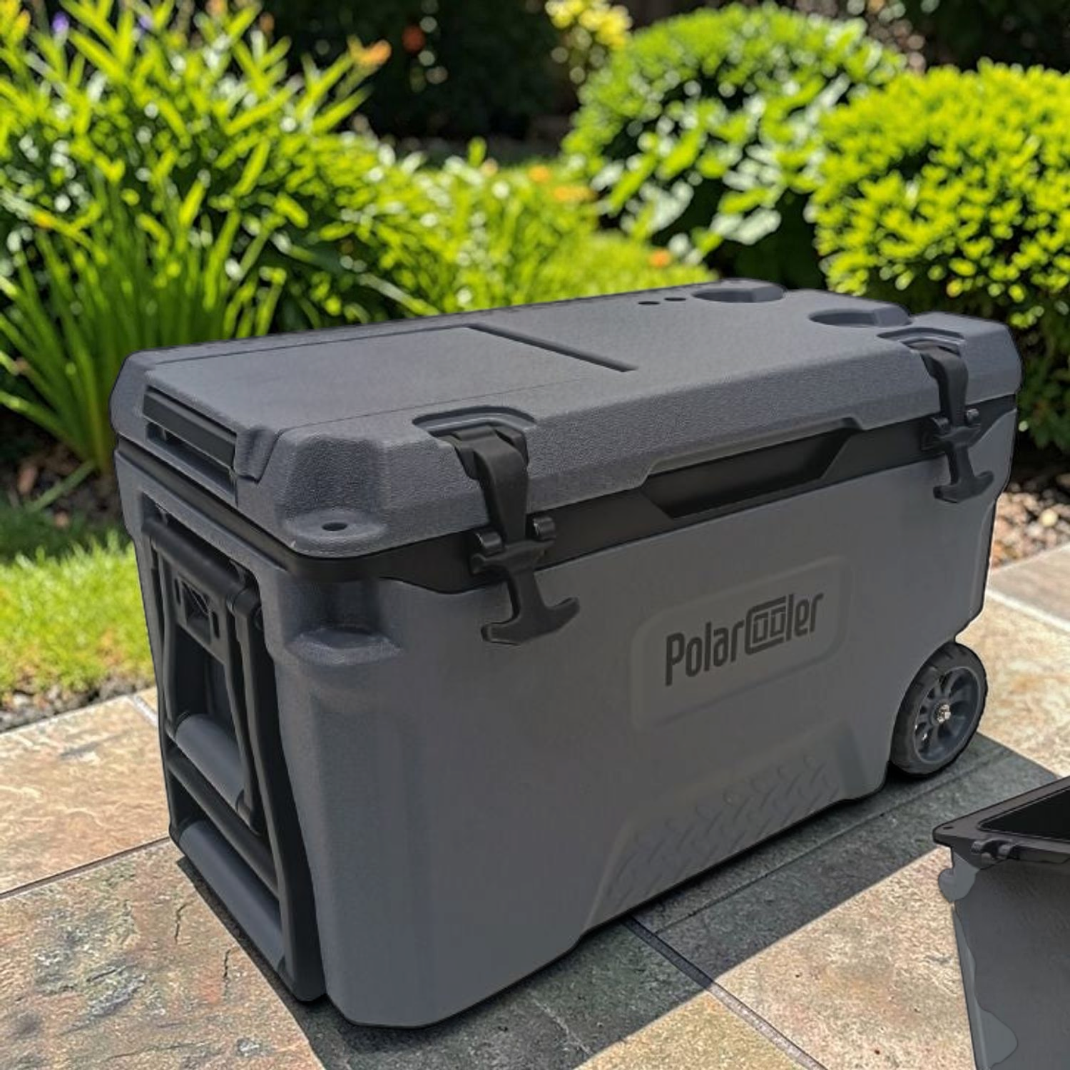 Hielera C/Ruedas Gris Oscuro 39L en ambiente