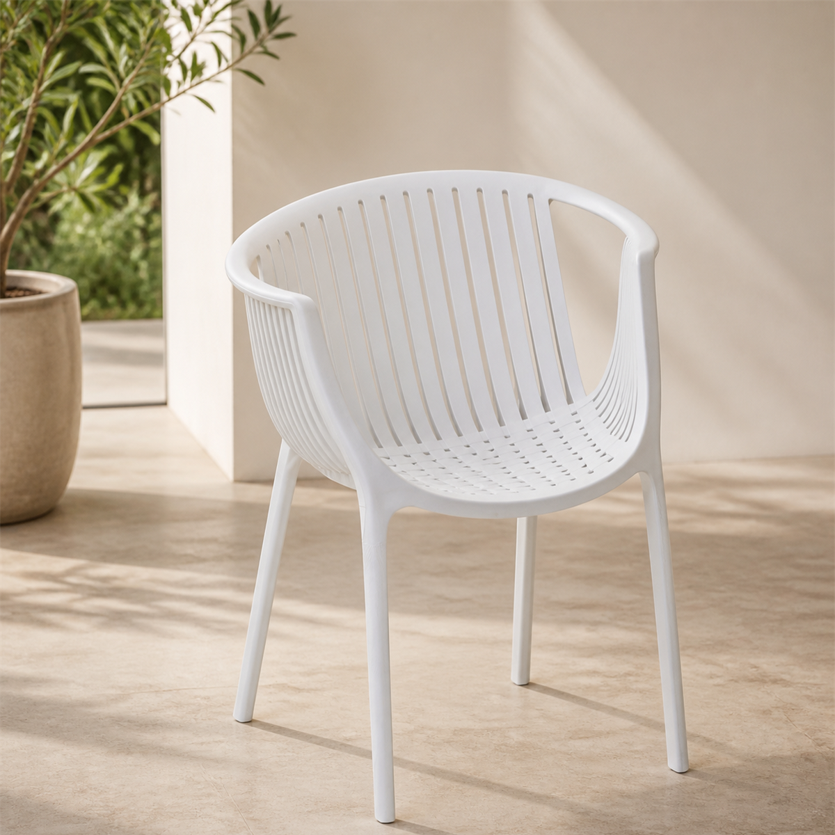 Silla Moderna Blanco en ambiente exterior