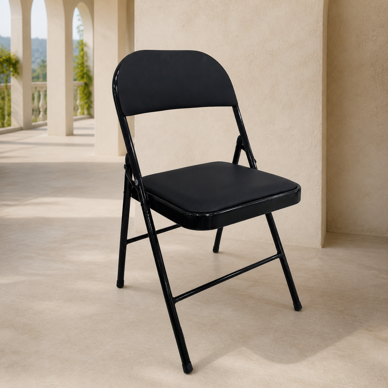 Silla Negra Metal Plegable en ambiente exterior