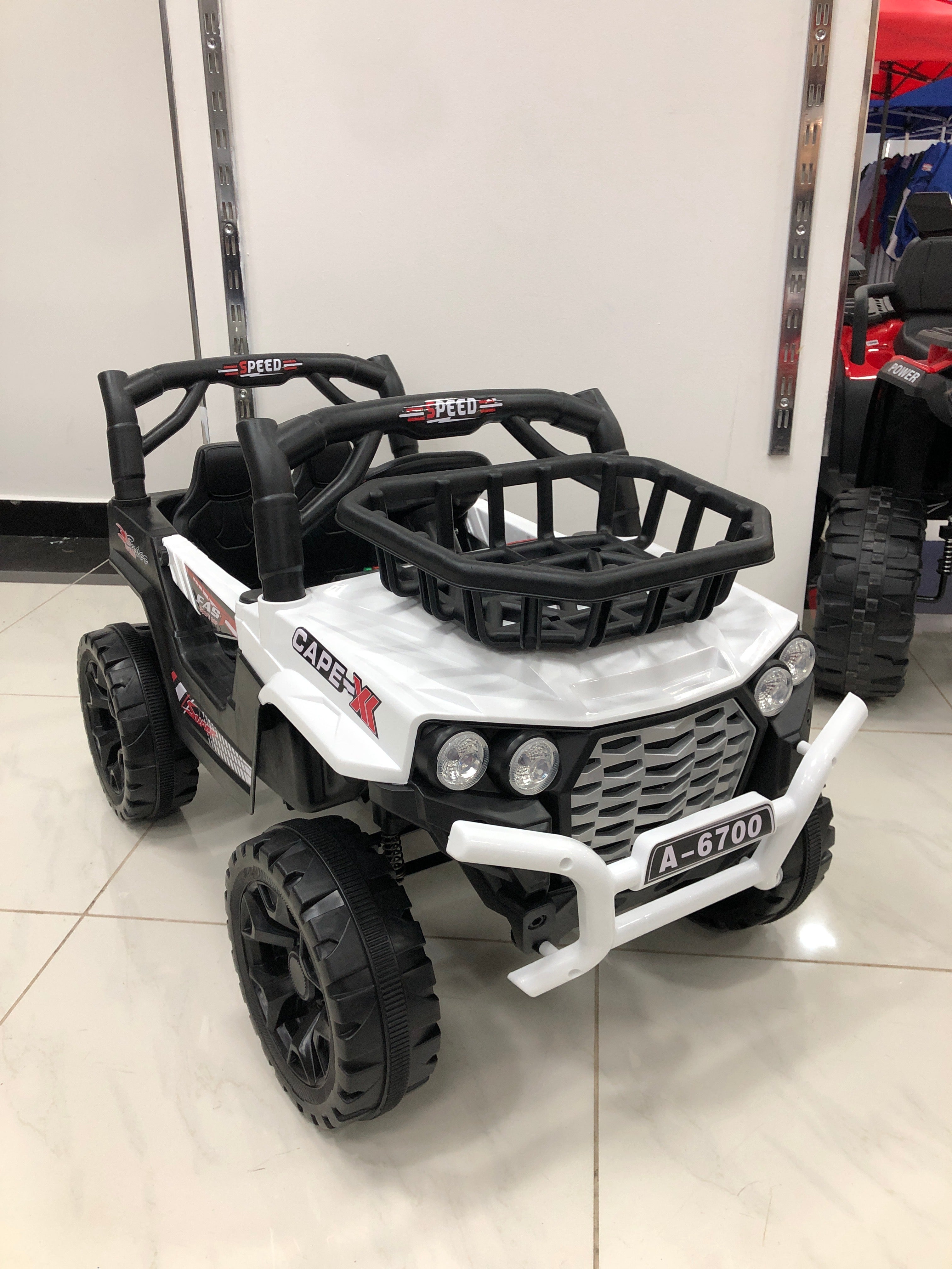 Carro Eléctrico Blanco para Niños con Control Remoto - vista 4 - Ref. 30-247-520
