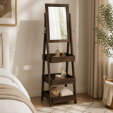 Estantería de nuez con espejo en dormitorio moderno