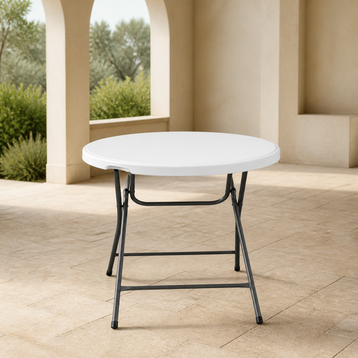 Mesa Plastica 80Cm Redonda Plegable Blanca Esp 4.5Cm en ambiente exterior