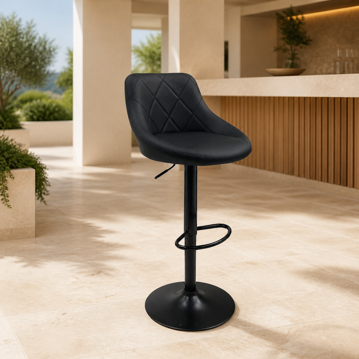 Silla de Bar Cuerina Negra /Base Negra en ambiente exterior