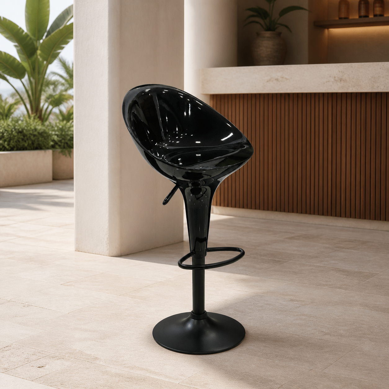 Silla de Bar Negra con Base Negra en ambiente exterior