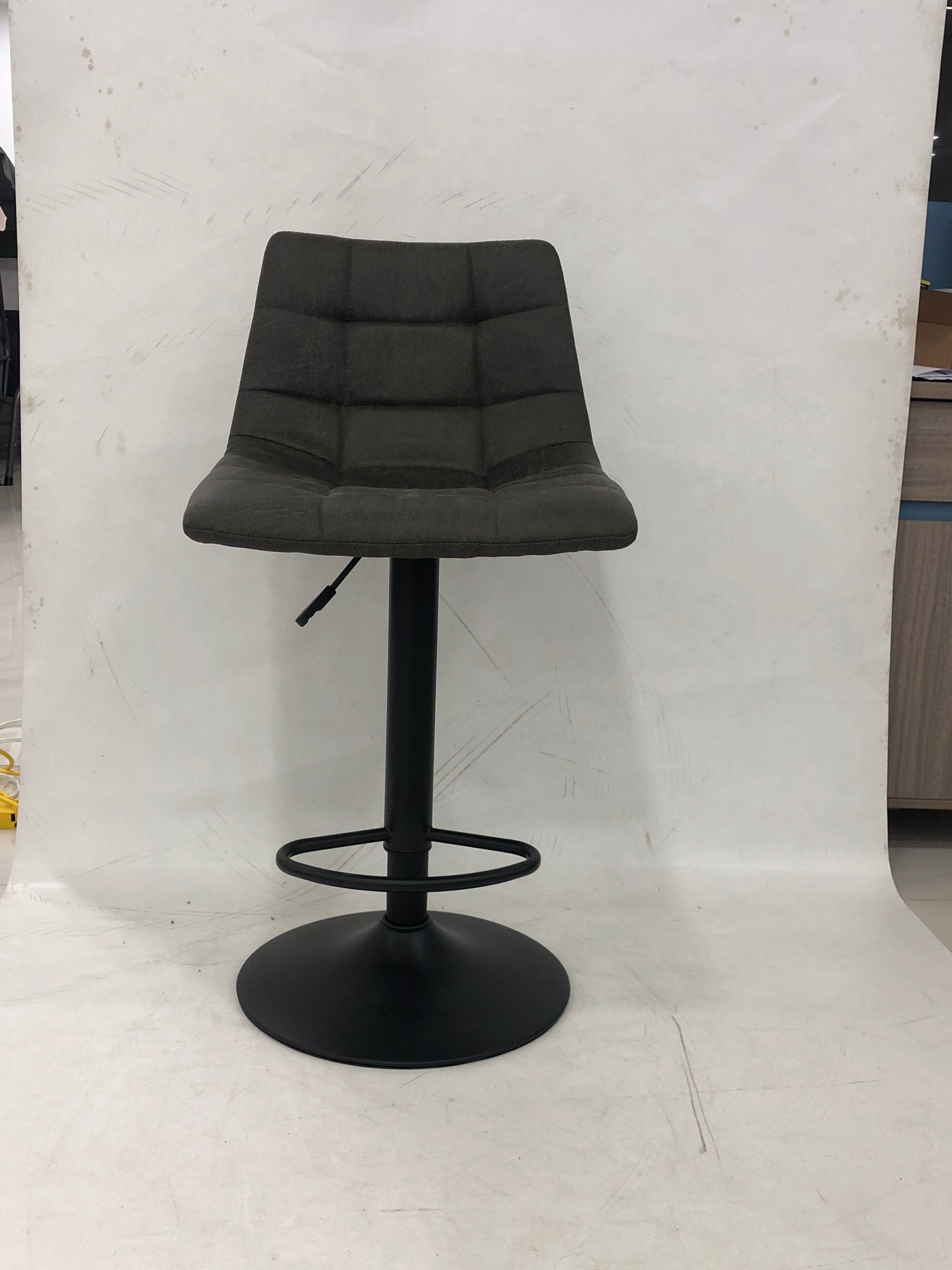 Silla de Bar Cuerina Gris Oscuro Base Negra - vista 5 - Ref. 105-165
