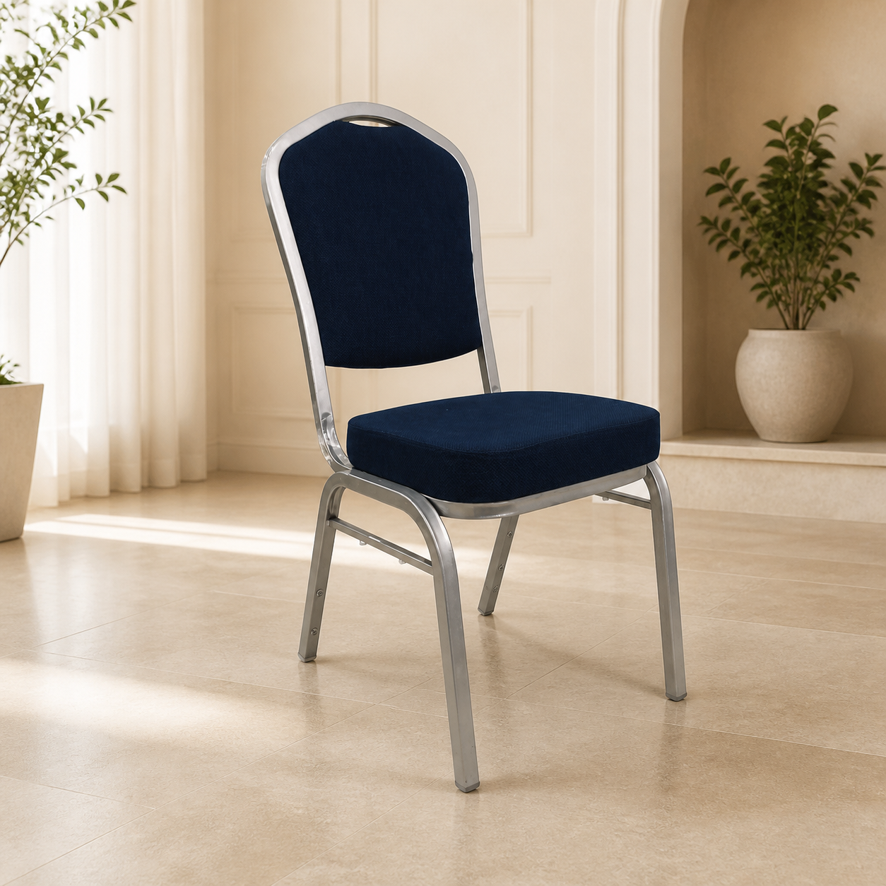 Silla de Evento C/Plateado en ambiente exterior