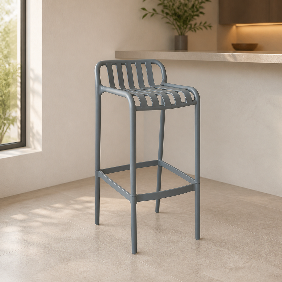 Silla Plastica 2 en 1 Baja/Alta Gris 36*56*87cm en ambiente exterior