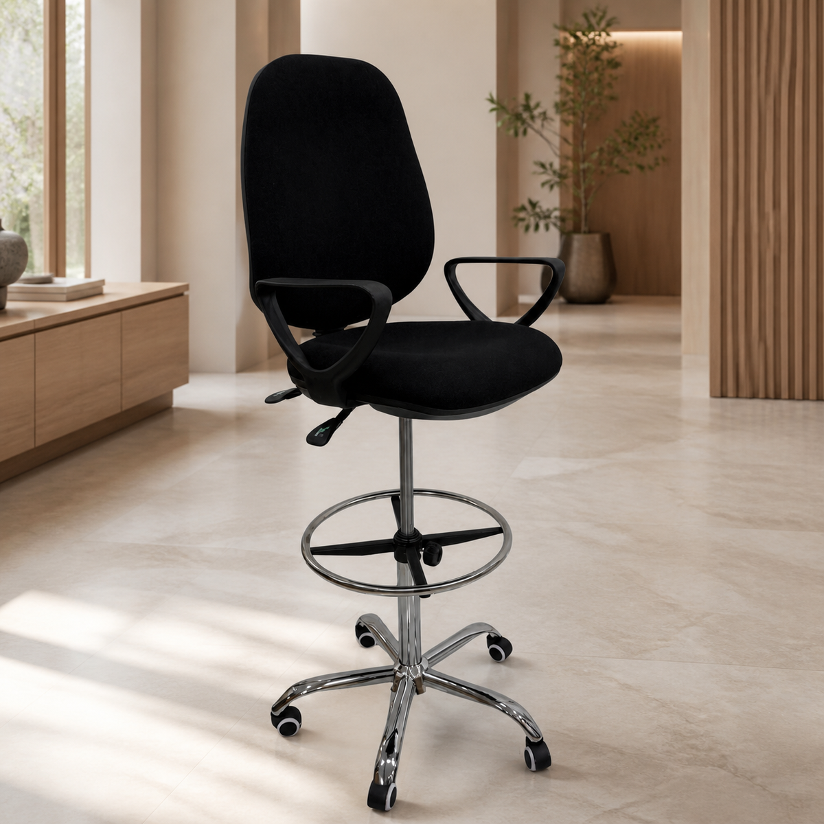 Silla de Oficina Alta Negra 1 en ambiente exterior