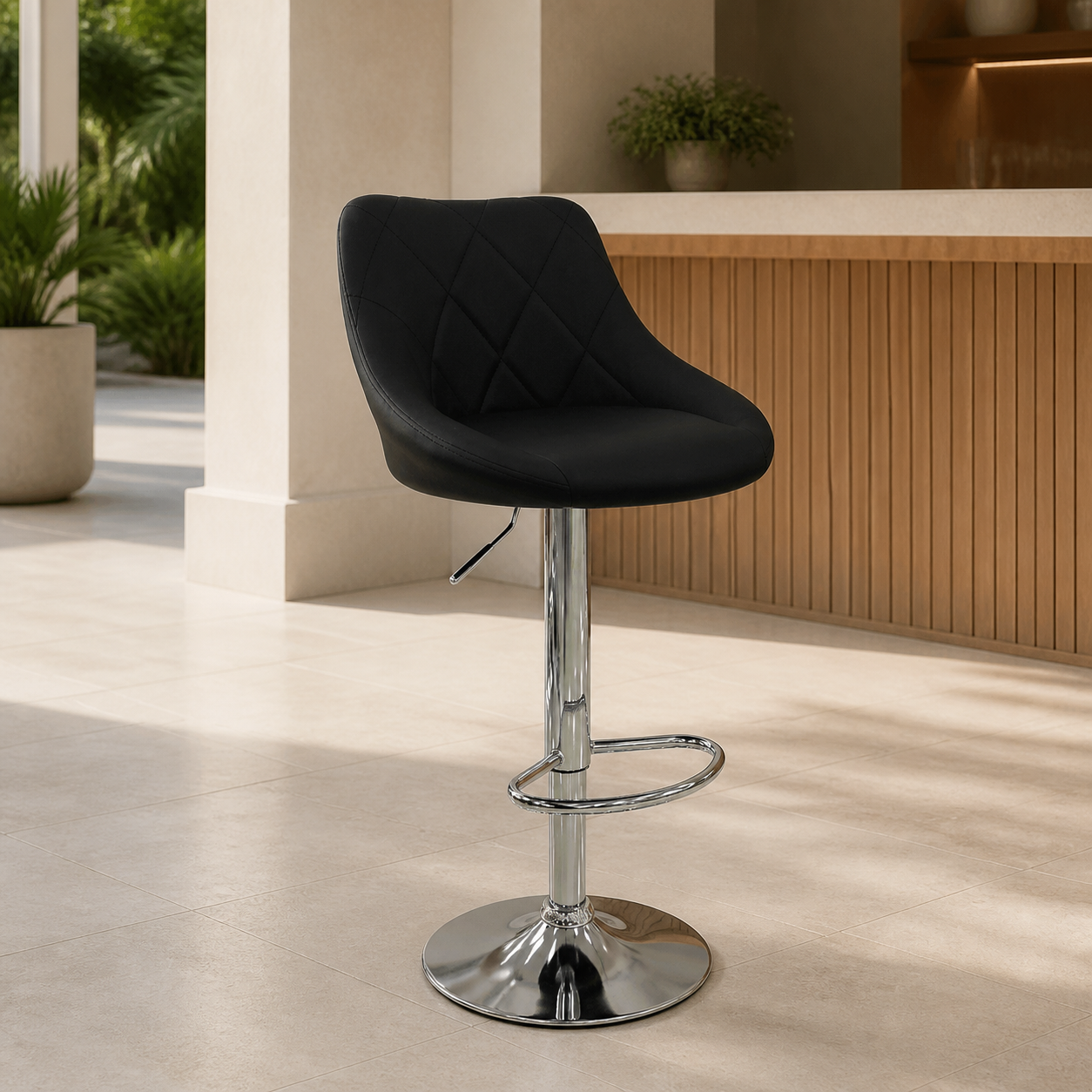 Silla de Bar Cuerina Negro en ambiente exterior