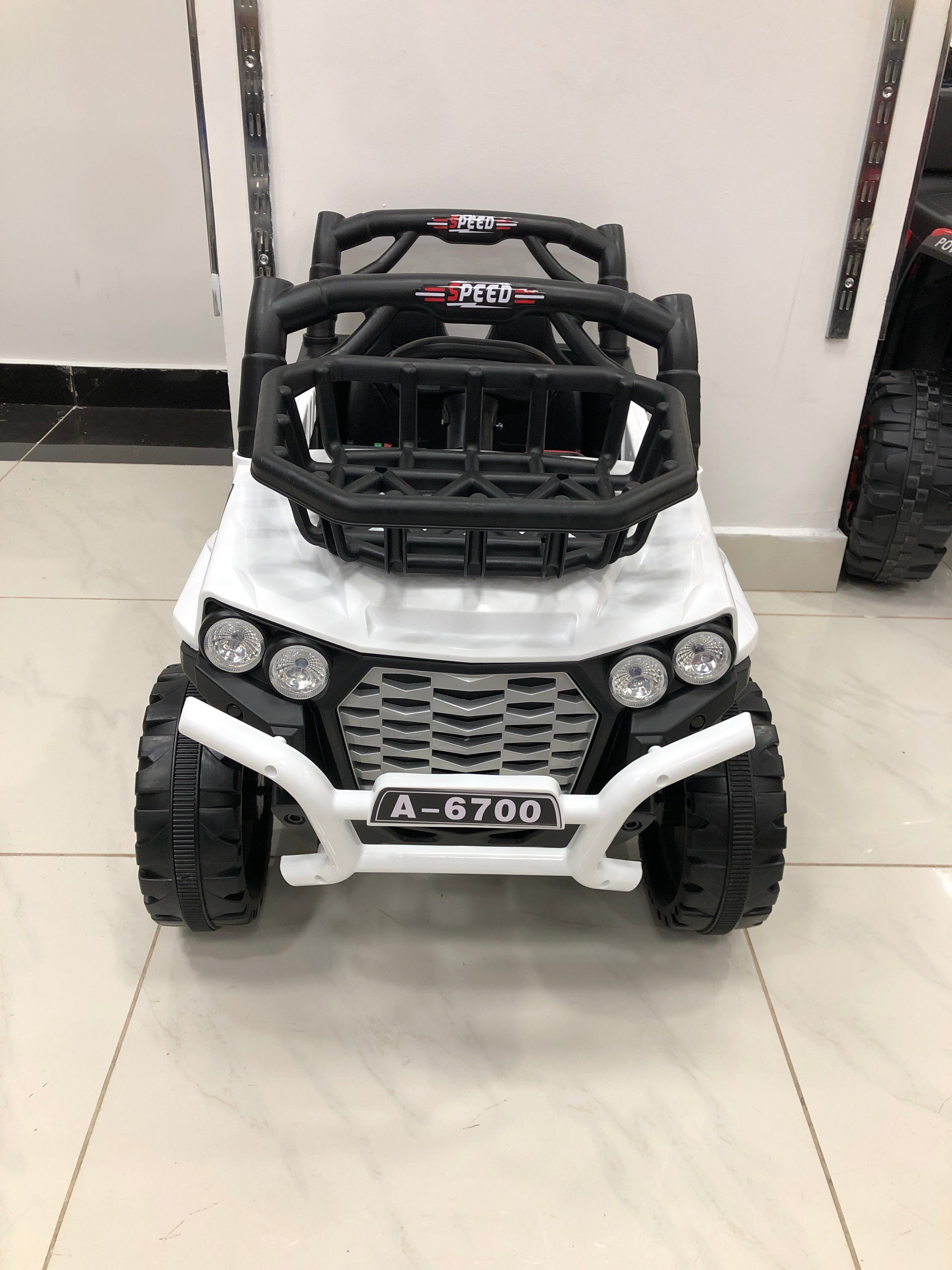 Carro Eléctrico Blanco para Niños con Control Remoto - vista 3 - Ref. 30-247-520
