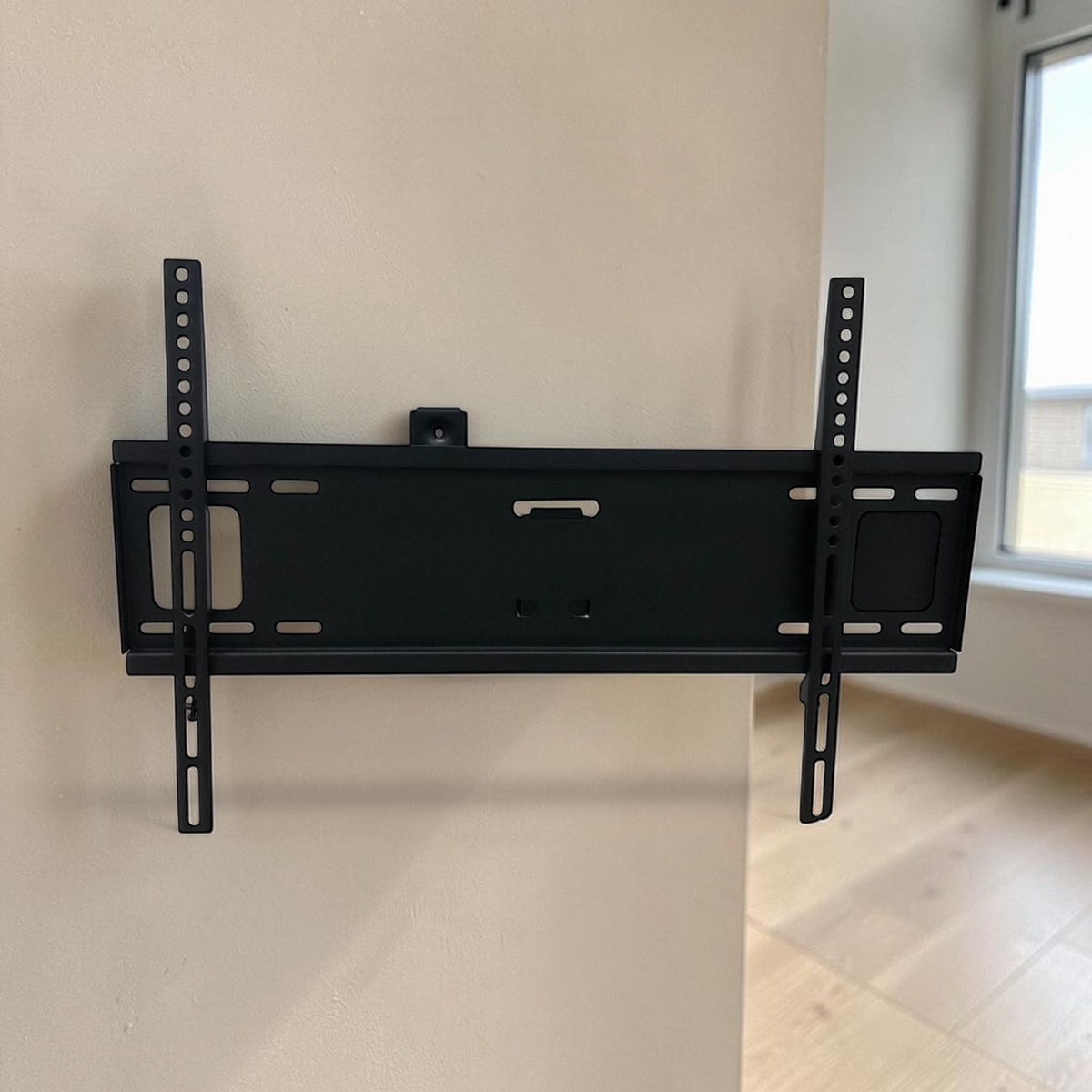 Soporte de TV Metalico de 32"-70" Extendible en ambiente