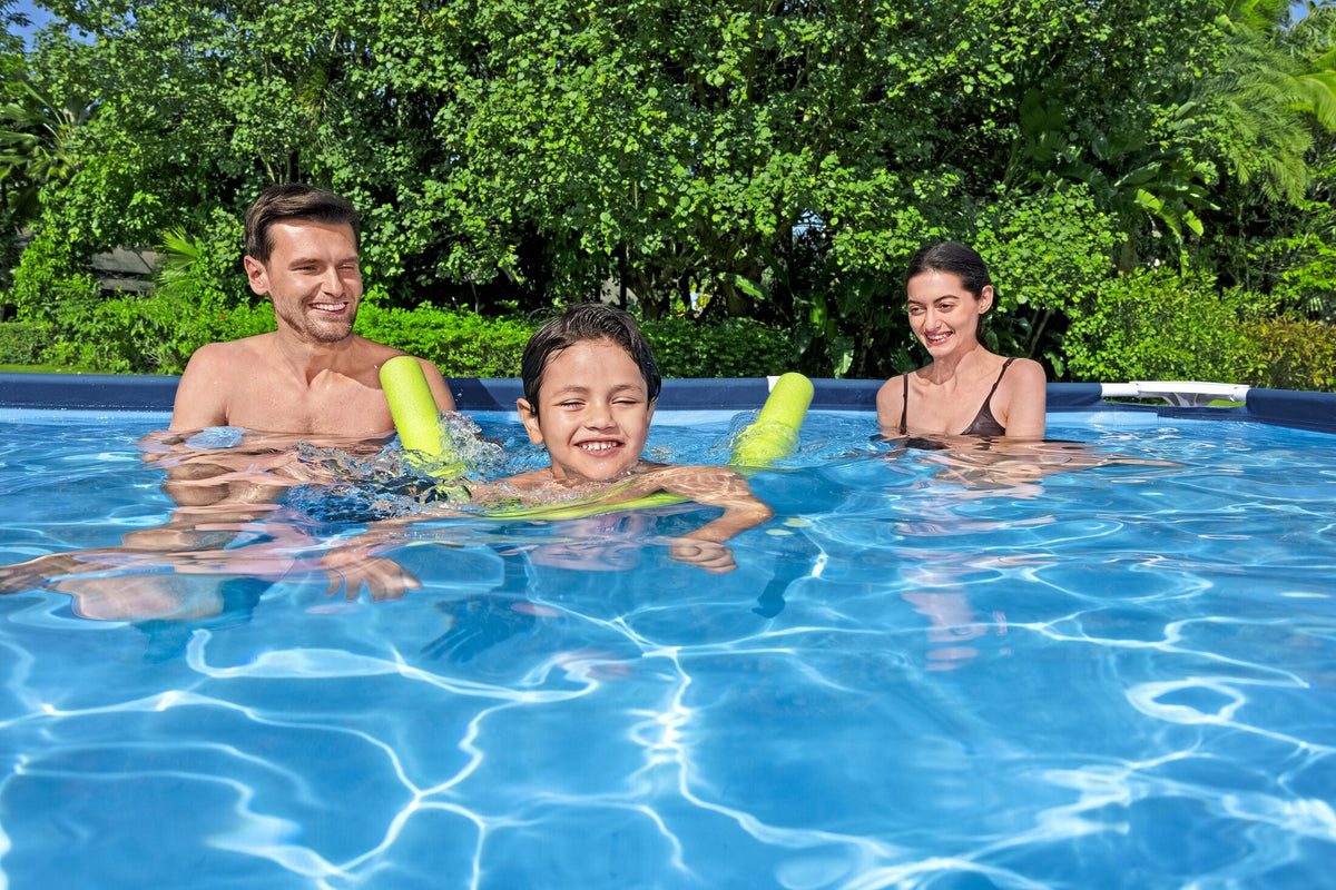 Piscina Bestway Steel Pro Rectangular 300x201x66 cm - en uso (32-56412)