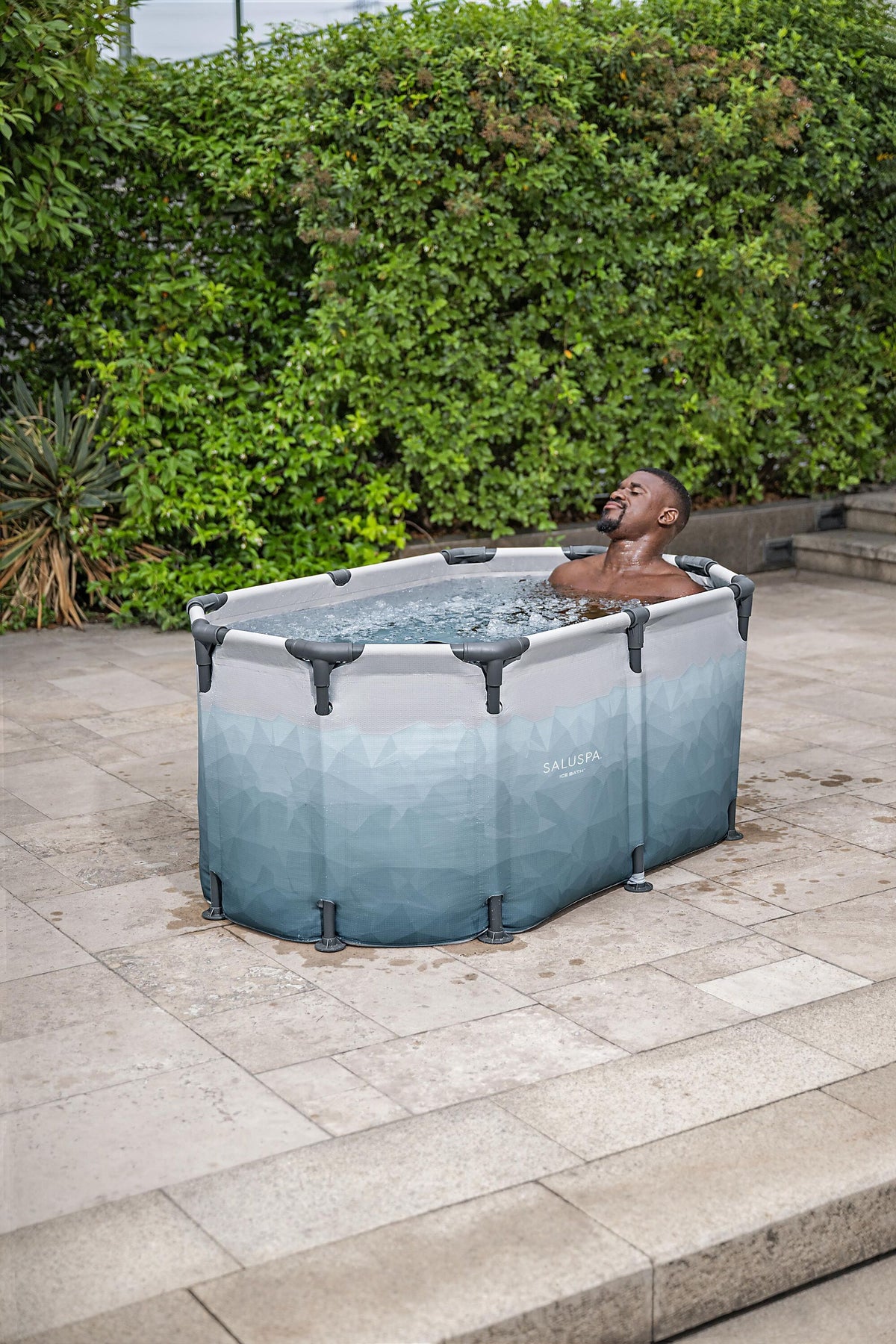 Bañera de hielo Bestway Glacial Dip - en uso (32-6002P)