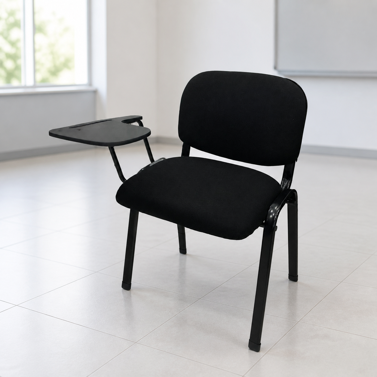 Silla Negra con Pupitre en ambiente exterior