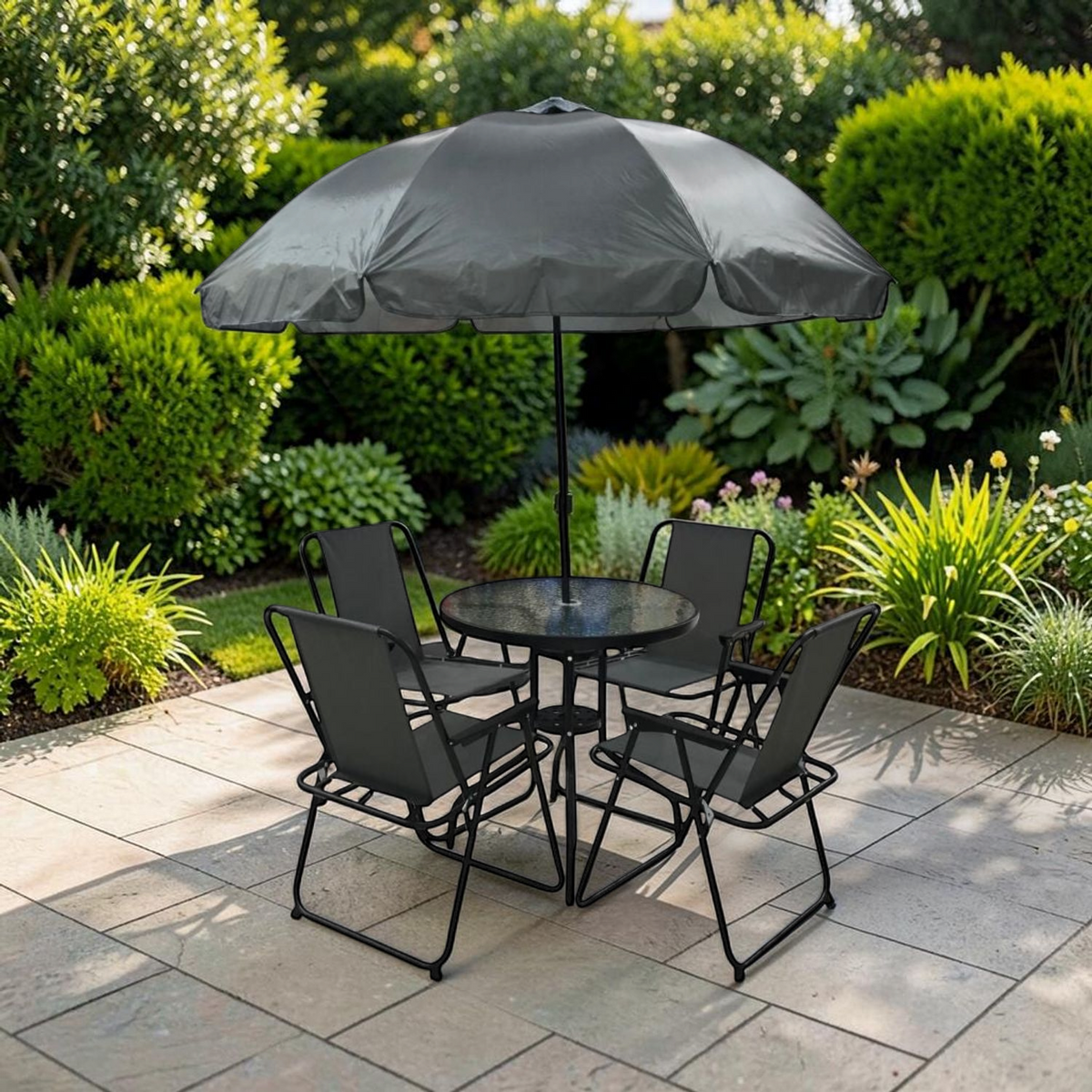 Juego de Terraza con 4 Sillas+Mesa y Paragua Gris (67-3457) en ambiente