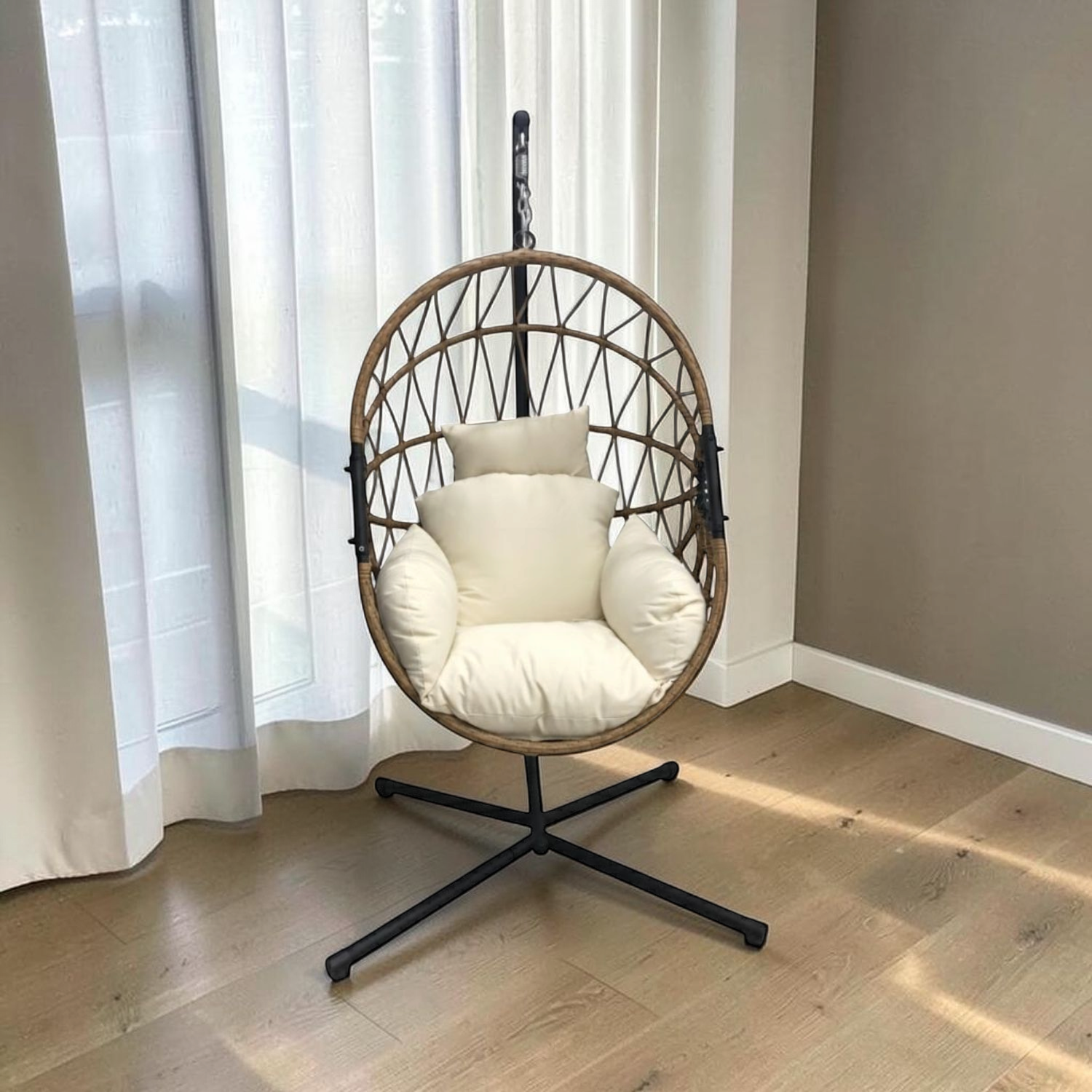 Silla Culumpio Ovalada Chocolate en ambiente