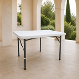 Mesa Plastica Cuadrada Blanca Esp 4.5Cm en ambiente exterior