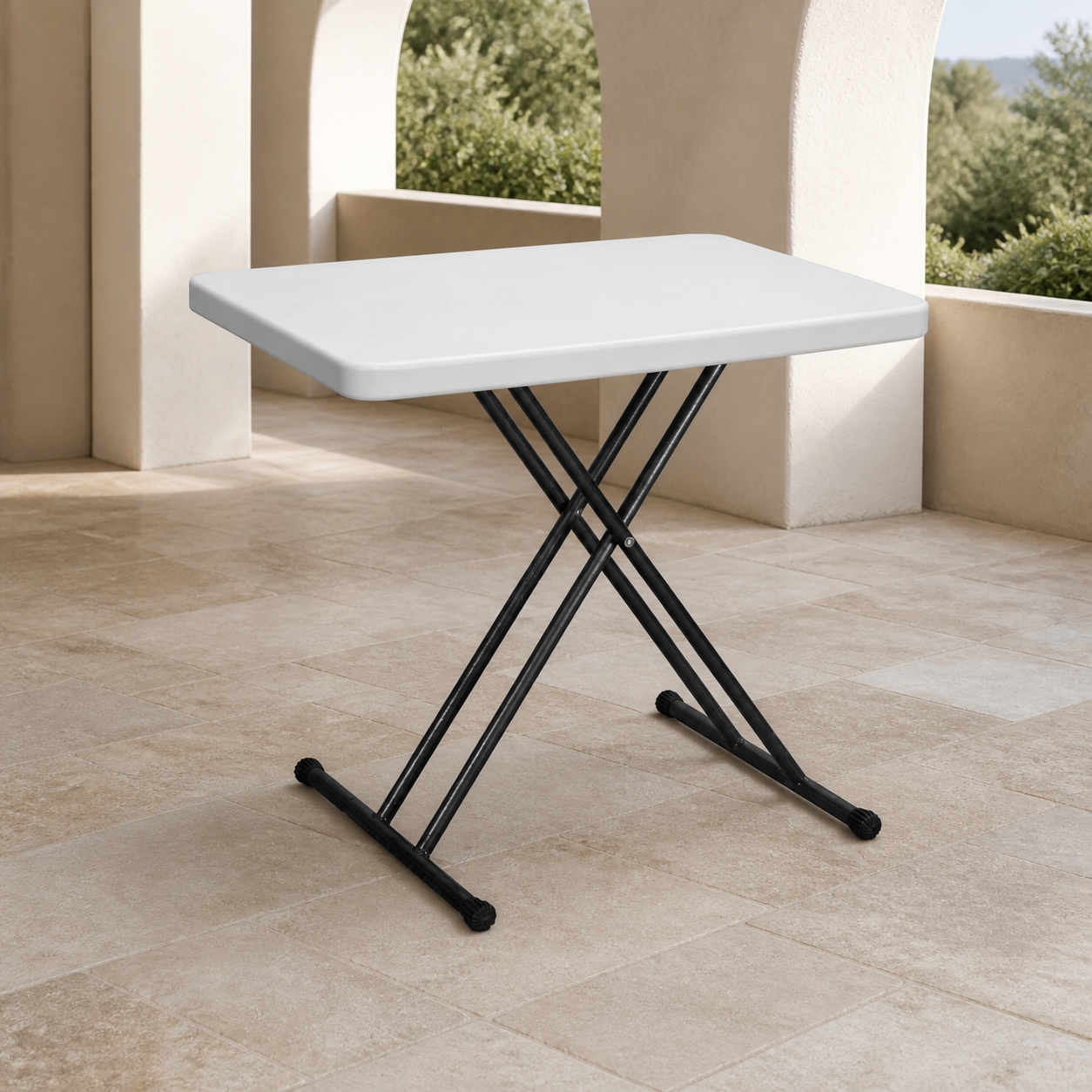 Mesa Personal de Plastico Blanco 78X50X71CM en ambiente exterior