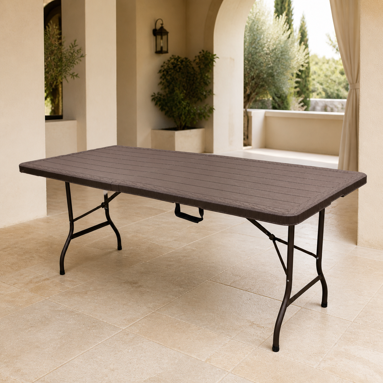 Mesa 6' Plegable Chocolate De Plastico Aspecto Madera 180*75*72Cm en ambiente exterior
