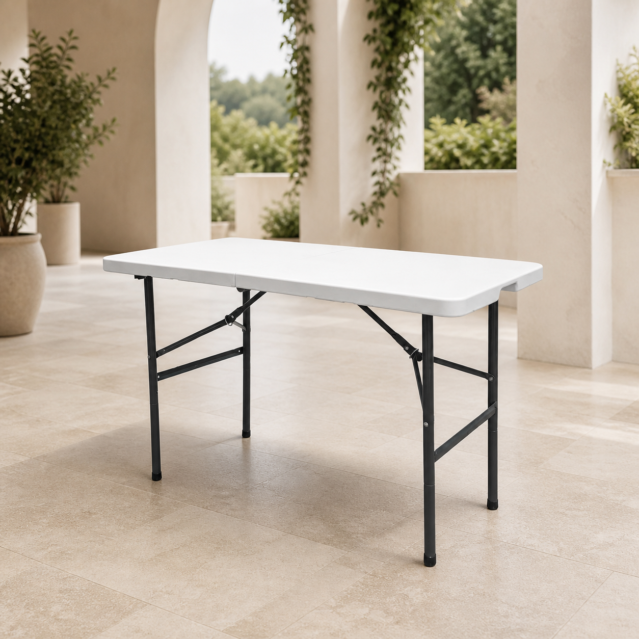 Mesa 4' Plegable De Plastico Blanco Esp 3.3 Cm 120*60*74Cm en ambiente exterior
